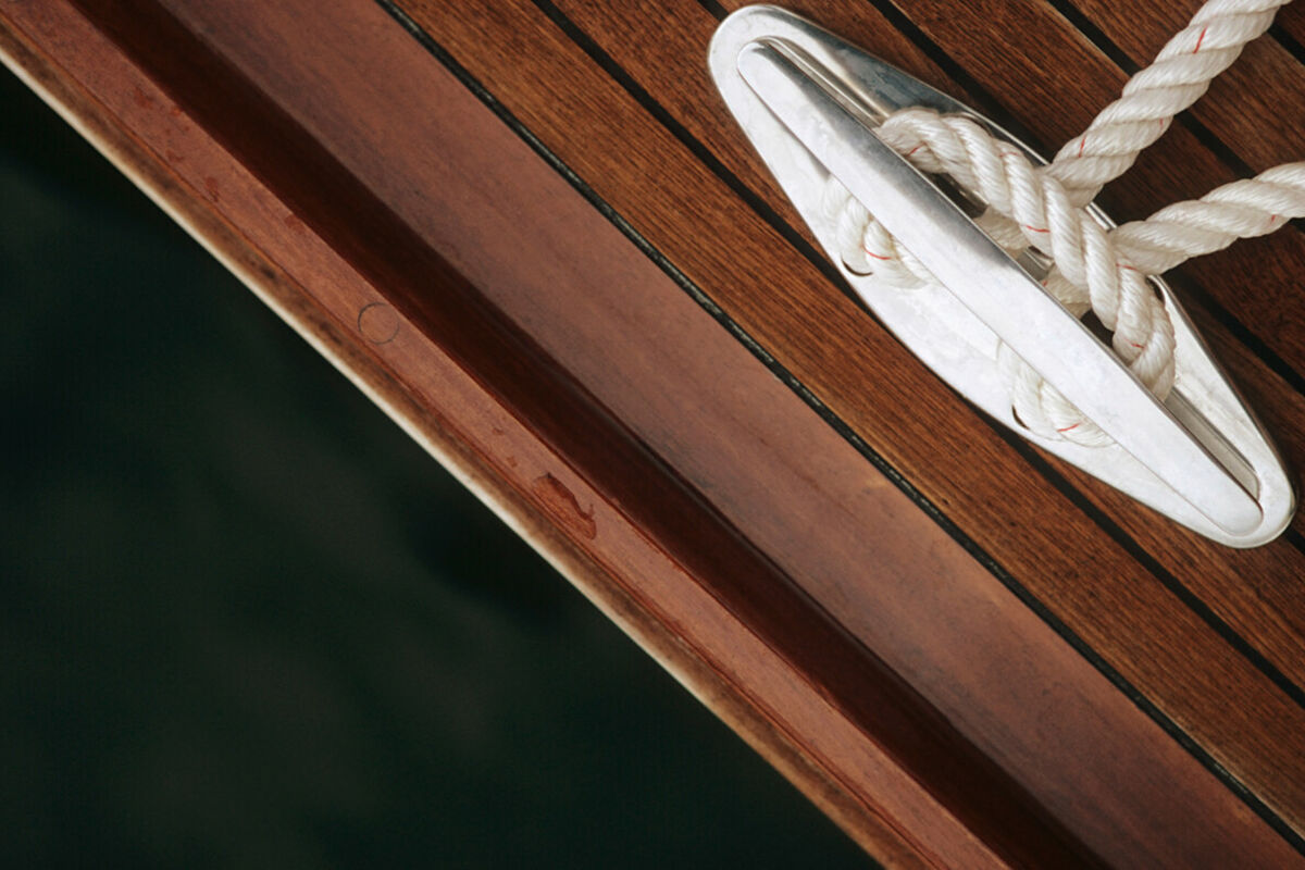 close-up-of-rope-tied-to-teak-