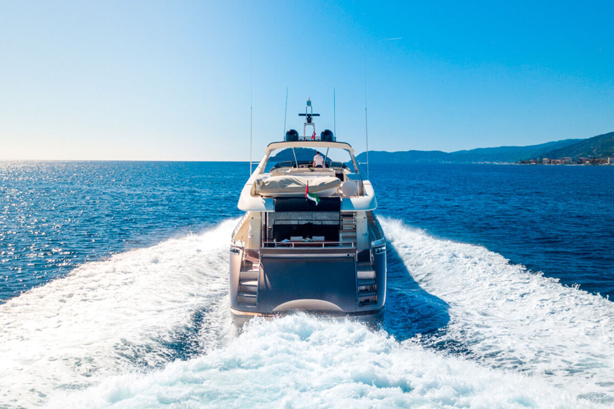 yacht-sailing-on-an-empty-sea